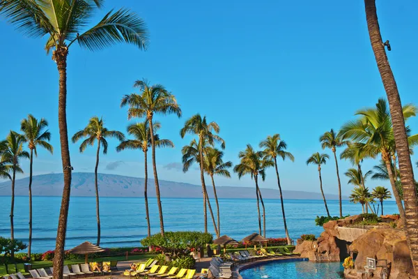 Пляж отеля в Мауи Хавай — стоковое фото