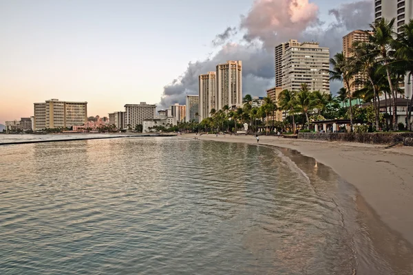 Praia de Waikiki, Ilha de Oahu Havaí, paisagem urbana — Fotografia de Stock