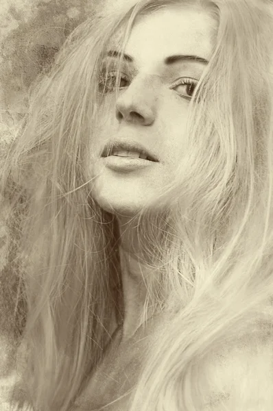 Femme blonde portant du maquillage sur son visage — Photo