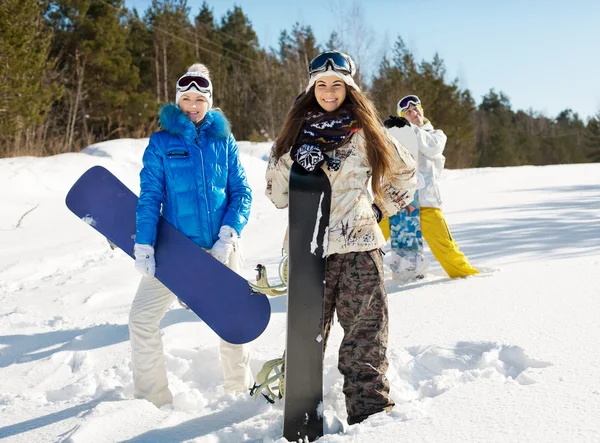 Τρεις νέοι snowboarders — Φωτογραφία Αρχείου