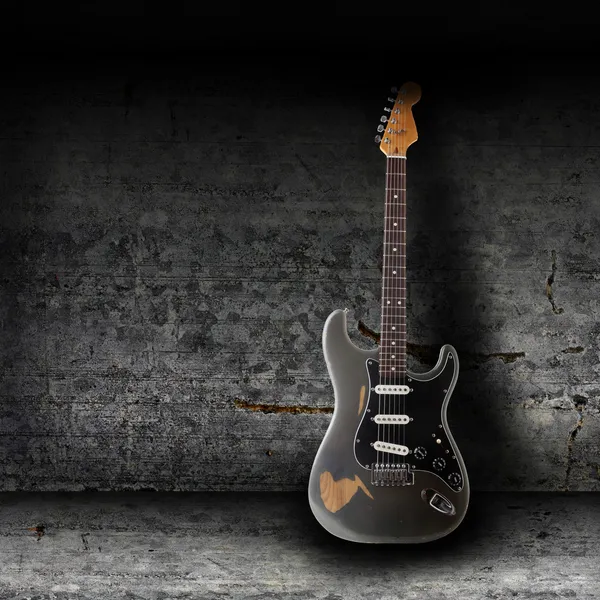 Elektrische gitaar en de muur — Stockfoto