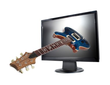 Modern lcd monitör ve gitar izole