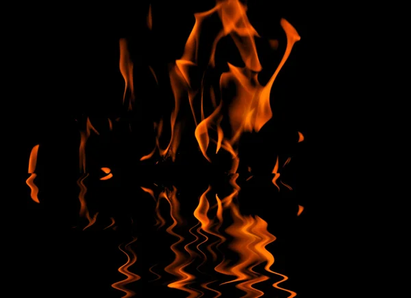 Fogo refletido na água — Fotografia de Stock