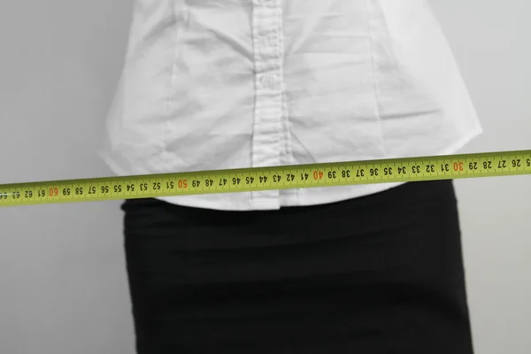 测量腰围 — 图库照片