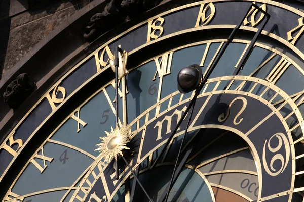 Oude astronomische klok in Praag, Tsjechië — Stockfoto