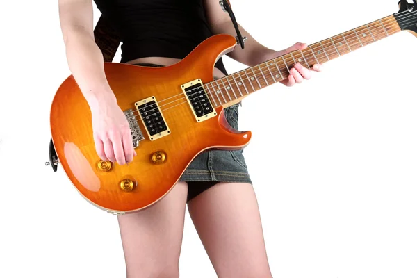 Linda chica con la guitarra eléctrica — Foto de Stock