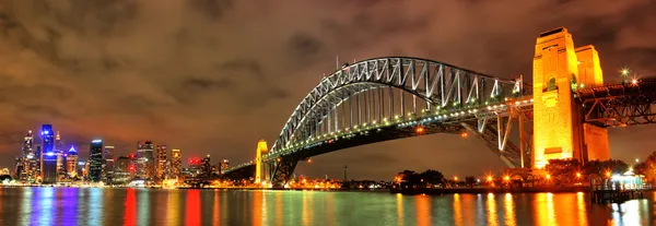 Sydney harbour bridge och operahuset — Stockfoto
