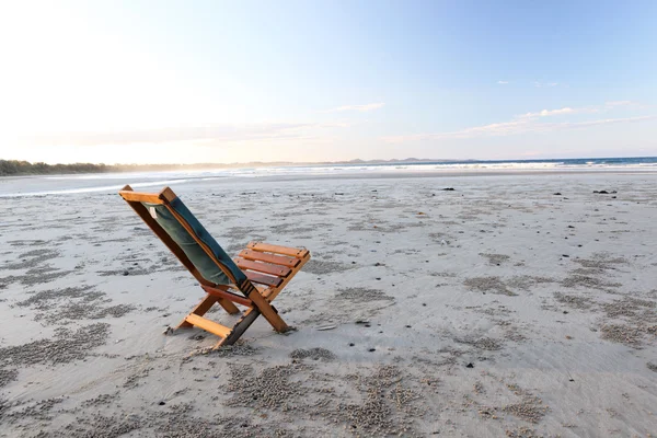 沙滩木椅-孤立的概念、 澳大利亚 — 图库照片