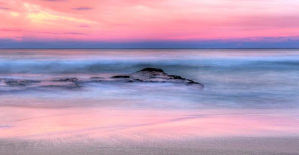 Морские камни на закате - Сидней Австралия — стоковое фото