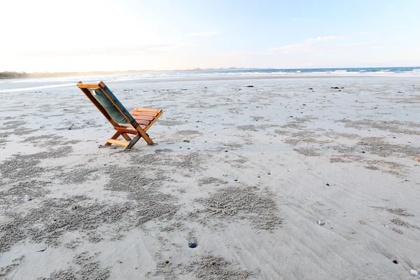 Chaise de plage en bois - concept isolé, Australie — Photo