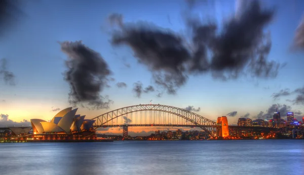 悉尼港大桥和歌剧院 — 图库照片