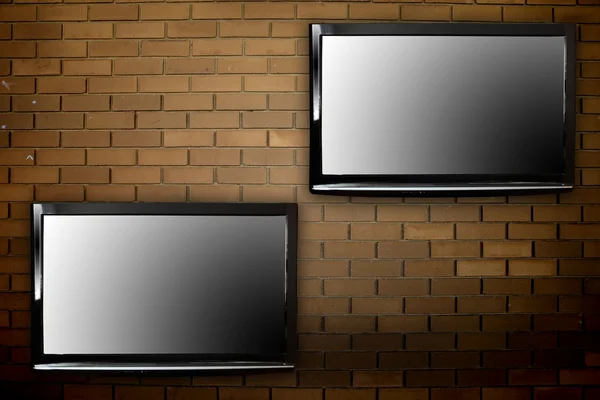 Плазменные телевизоры на стене — стоковое фото
