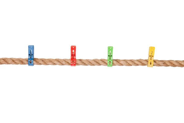 Bir ip üzerinde renkli clothespins dönüştürün — Stok fotoğraf