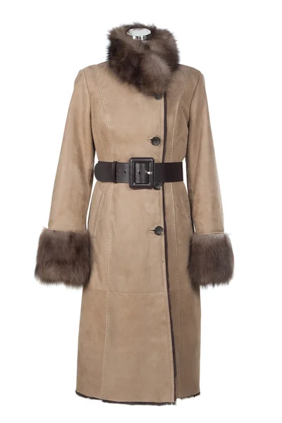 Manteau brun en peau de mouton avec fourrure. Isolé sur fond blanc — Photo