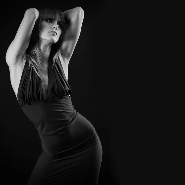 美しい黒い服の女性 — ストック写真