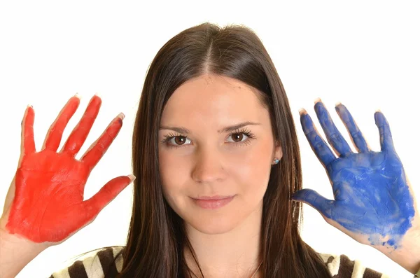 Девушка с ручной росписью в красочных красках готова к отпечаткам рук — стоковое фото