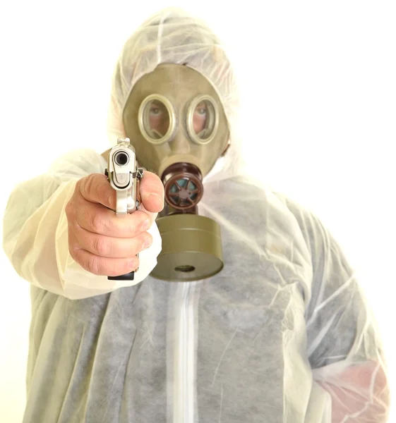 Portrét muže v plynové masce s pistole — Stock fotografie