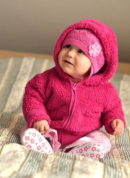Retrato de adorable bebé en vestido rosa — Foto de Stock
