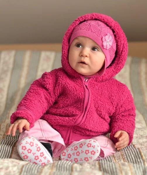 Πορτρέτο του αξιολάτρευτο μωρό σε ροζ φόρεμα — Φωτογραφία Αρχείου