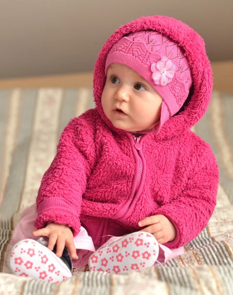 Portrait de bébé adorable en robe rose — Photo