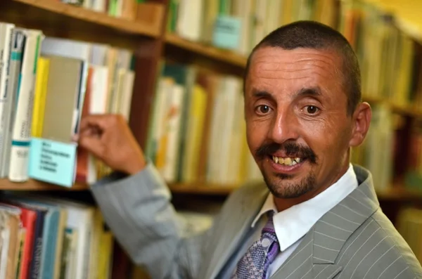 Man in library — Stock Photo, Image