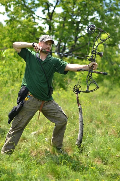 Porträt eines professionellen Bogenschützen — Stockfoto