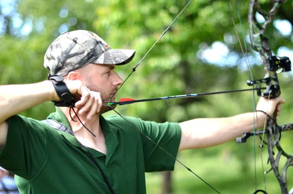 Portrait of a professional archer — Stock Photo, Image