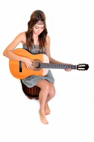 性感的年轻女性与吉他 — 图库照片