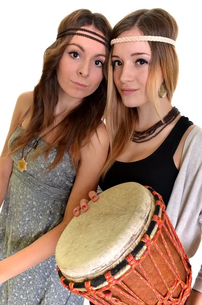 Två tjejer med bongo — Stockfoto