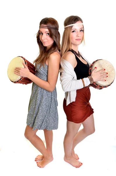 Due ragazze con tamburi — Foto Stock