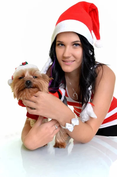 Menina bonita e cachorro em Papai Noel no Natal — Fotografia de Stock