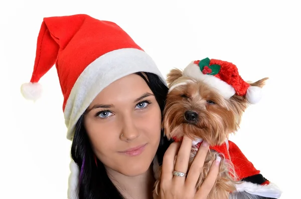 예쁜 여자와 크리스마스에 산타 모자에 개 — 스톡 사진