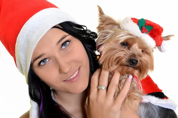 Hezká dívka a pes v santa hat na Vánoce — Stock fotografie
