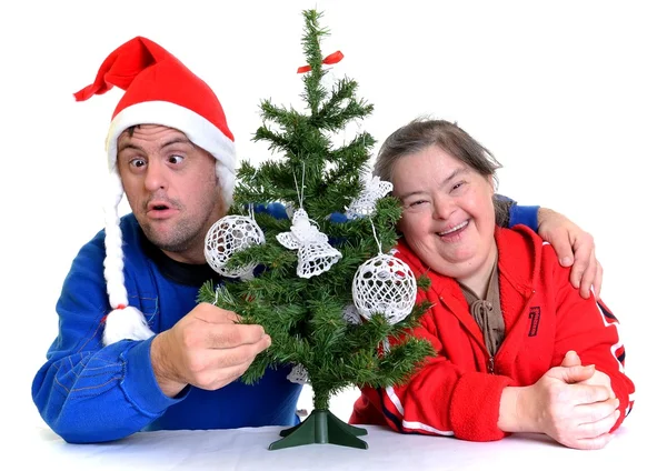 Para z zespołem Downa z świątecznych dekoracji — Zdjęcie stockowe