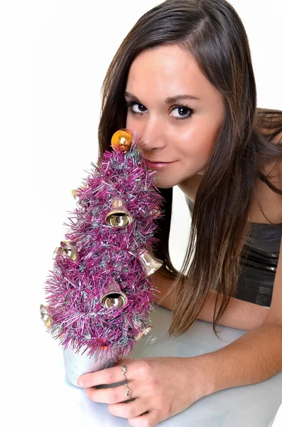 Žena s vánoční stromeček — Stock fotografie
