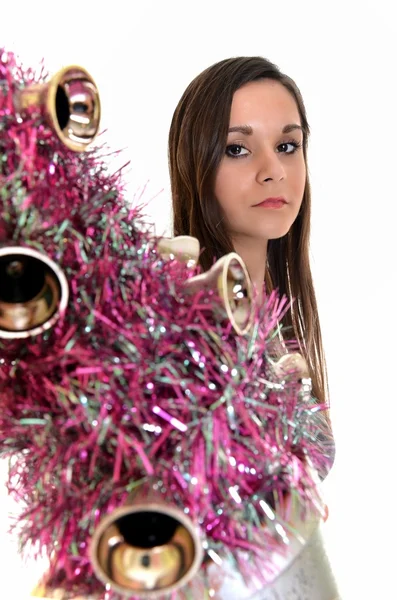 クリスマスツリーを持つ女性 — ストック写真