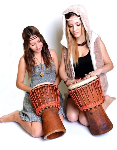 Duas meninas com bongo — Fotografia de Stock