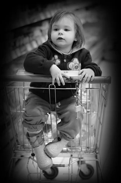 Baby in shopping cart — Stock Photo, Image
