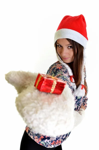 Kvinnan jul unga vackra leende med santa's hat — Stockfoto