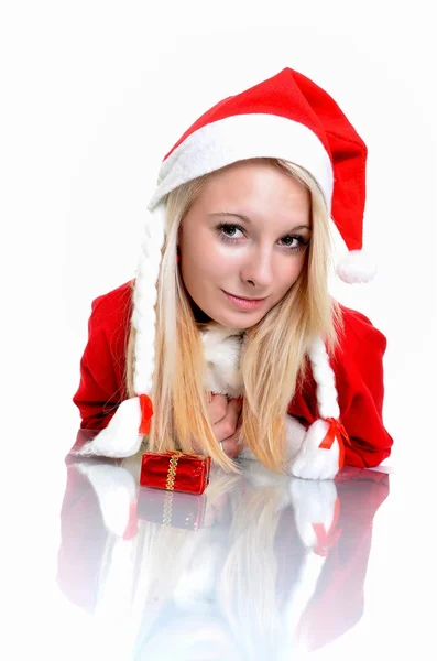 Mooi en sexy blonde vrouw draagt santa clausule kostuum op wit — Stockfoto