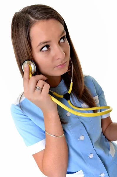 Mooie jonge arts met een stethoscoop — Stockfoto