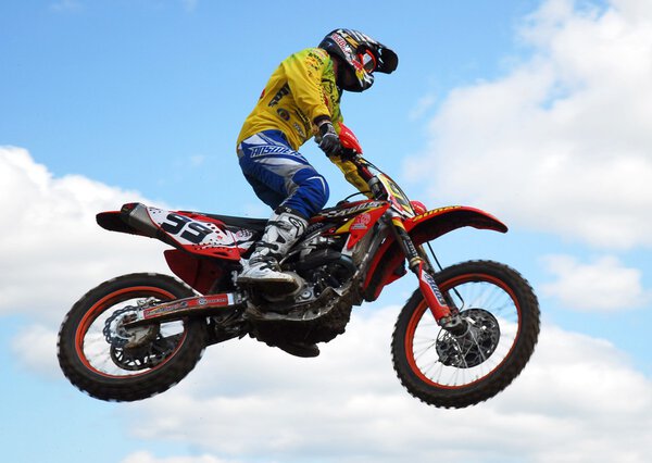 Прыжки с трамплина
