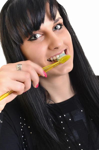Όμορφο κορίτσι βουρτσίζει τα δόντια της — Φωτογραφία Αρχείου