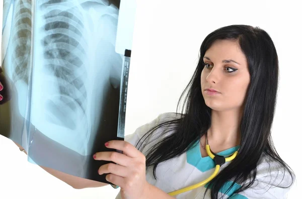 Ženský lékař kontroluje x-ray-izolované na bílém pozadí — Stock fotografie