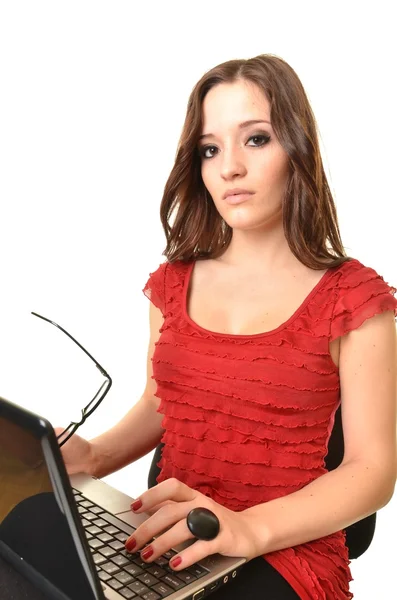 Mulher de negócios jovem em um computador portátil - isolado em branco — Fotografia de Stock