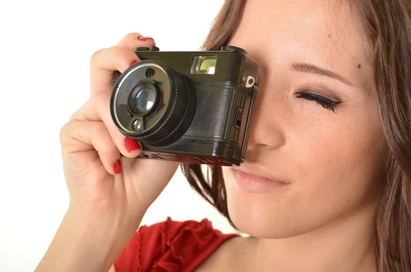 Женщина с камерой на белом фоне — стоковое фото