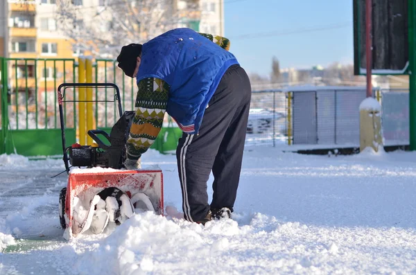 Ventilador de nieve en acción —  Fotos de Stock