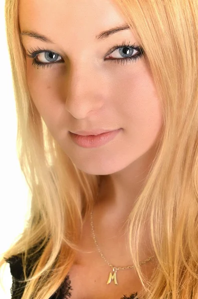 Vackra glada porträtt av en ung vuxen blond kvinna - isolerad på vit — Stockfoto
