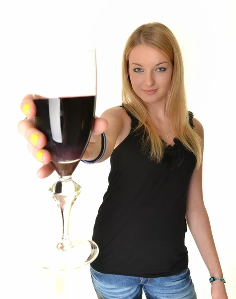 Egy gyönyörű fiatal nő, egy pohár vörös win stúdió-portré — Stock Fotó