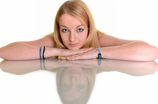Jonge sexy blonde vrouw geïsoleerd op wit — Stockfoto